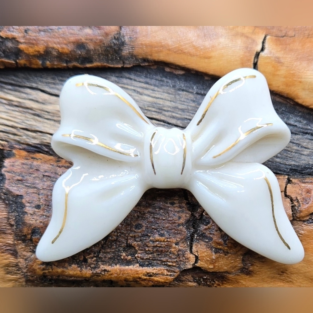Lenox China Bow Brooch Cream with Gold Accents Rollover Clasp 1.5" X 1"